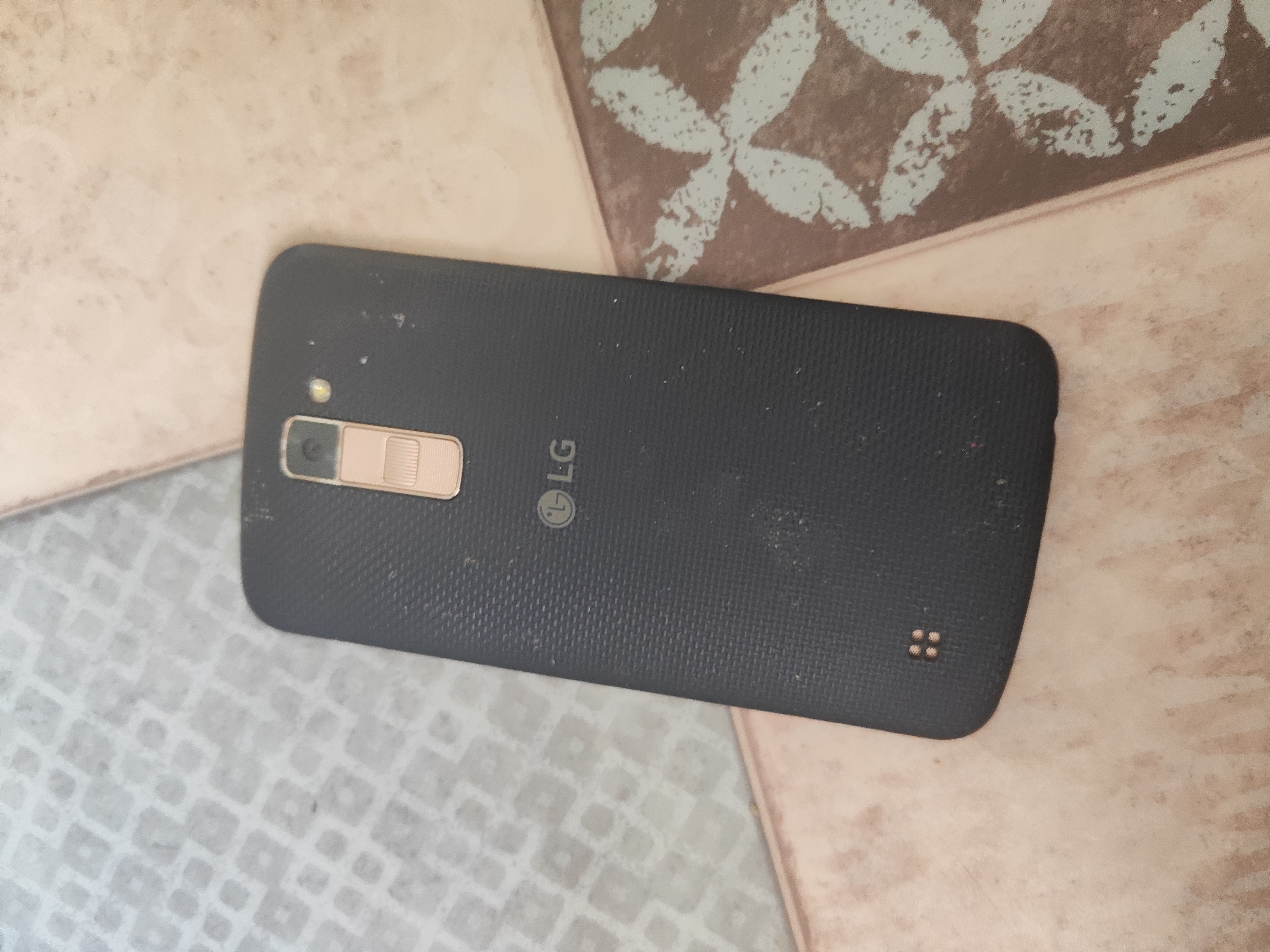 Телефон LG на запчасти