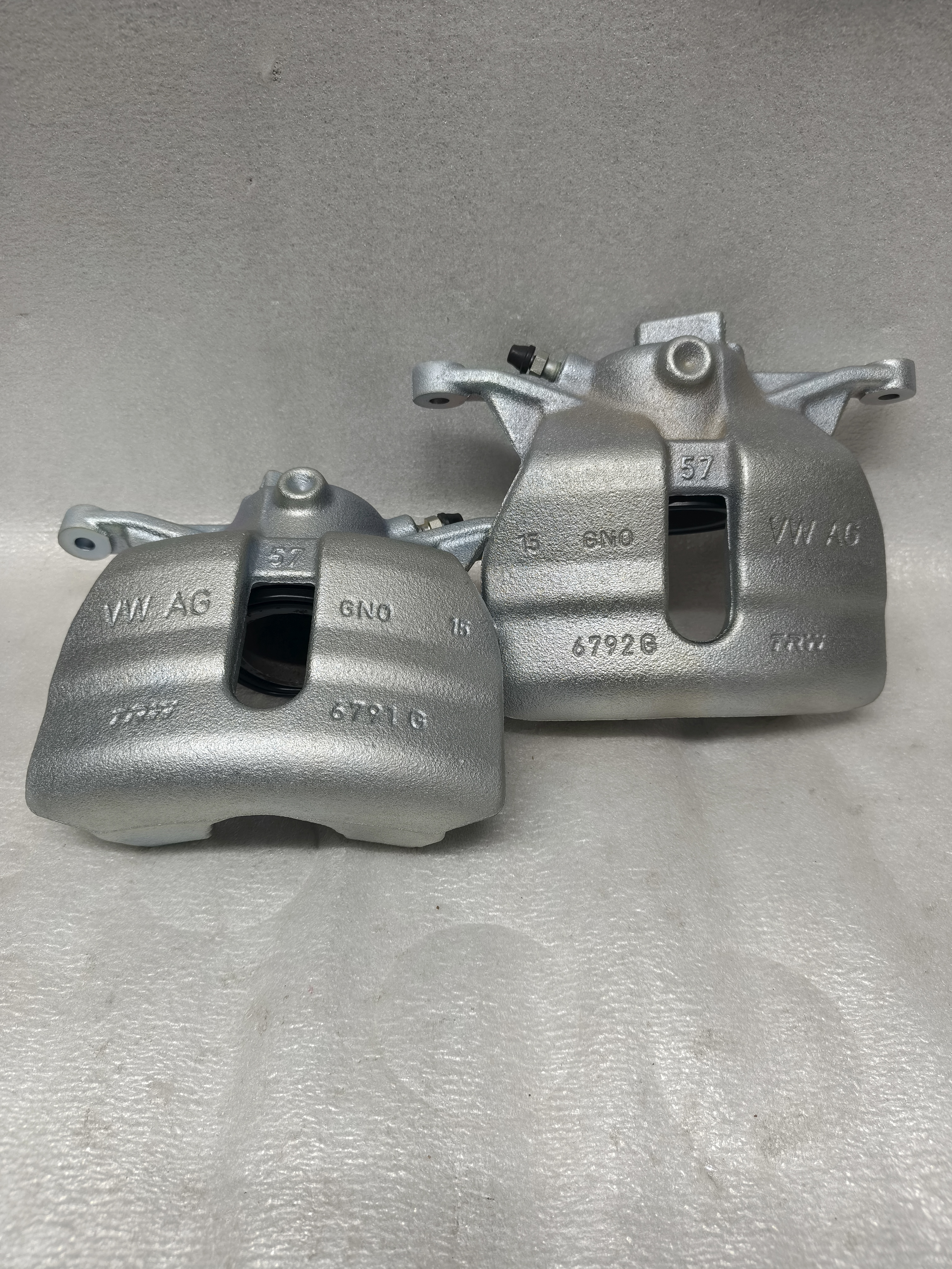 Передний тормозной суппорт MQB Skoda Volkswagen Audi Seat