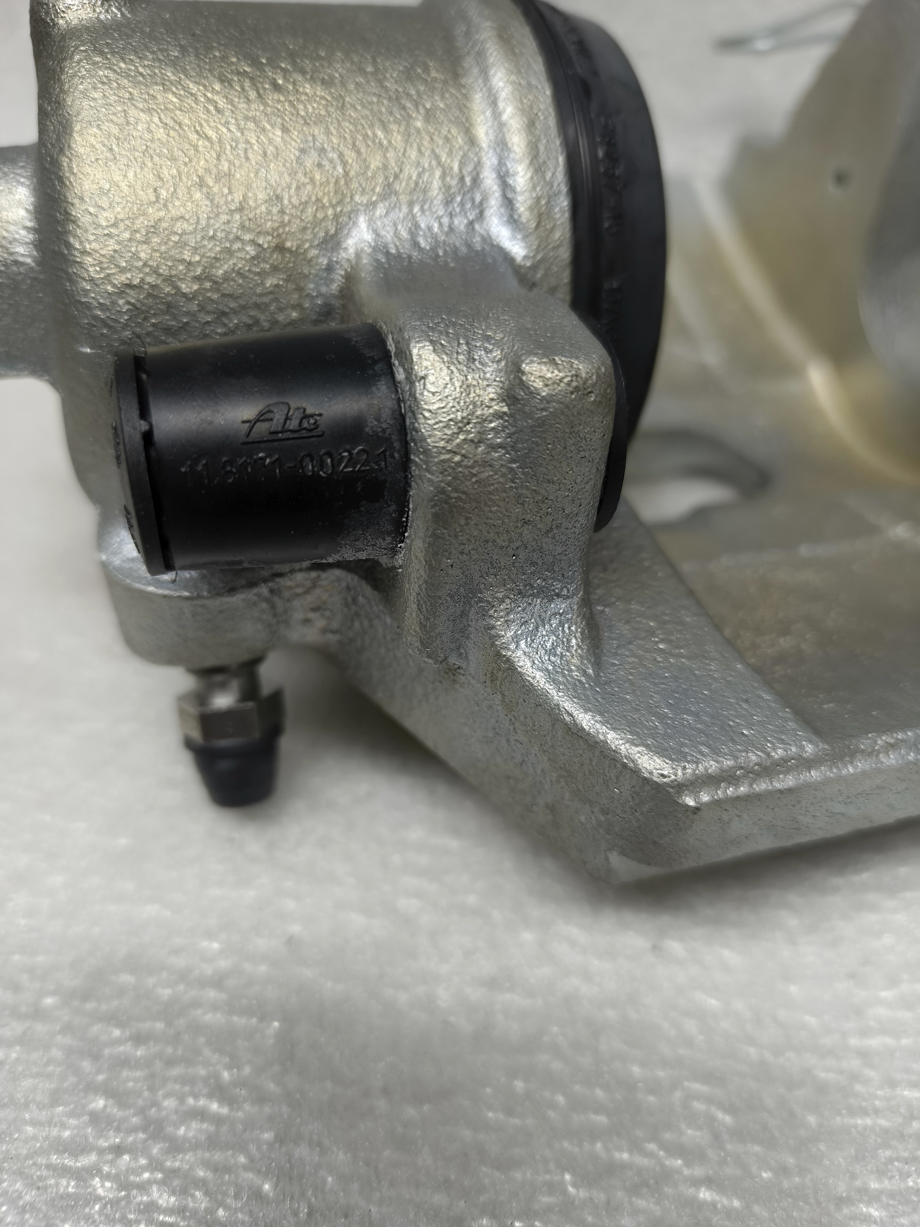 Передний тормозной суппорт Audi Volkswagen Skoda Seat