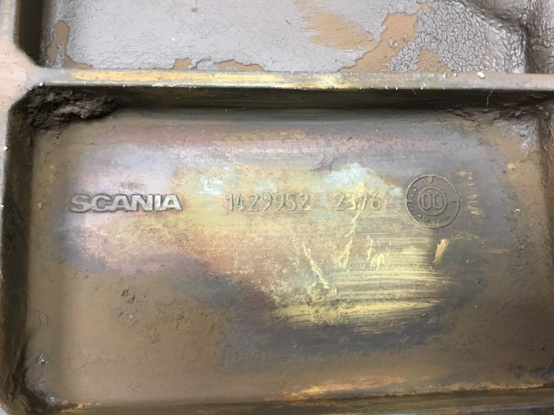 Крышка маслоохладителя Scania L124 12 2000