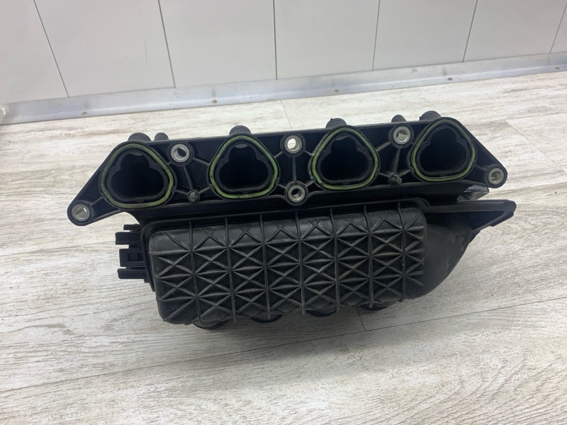 Коллектор впускной VOLKSWAGEN GOLF BCA 2004