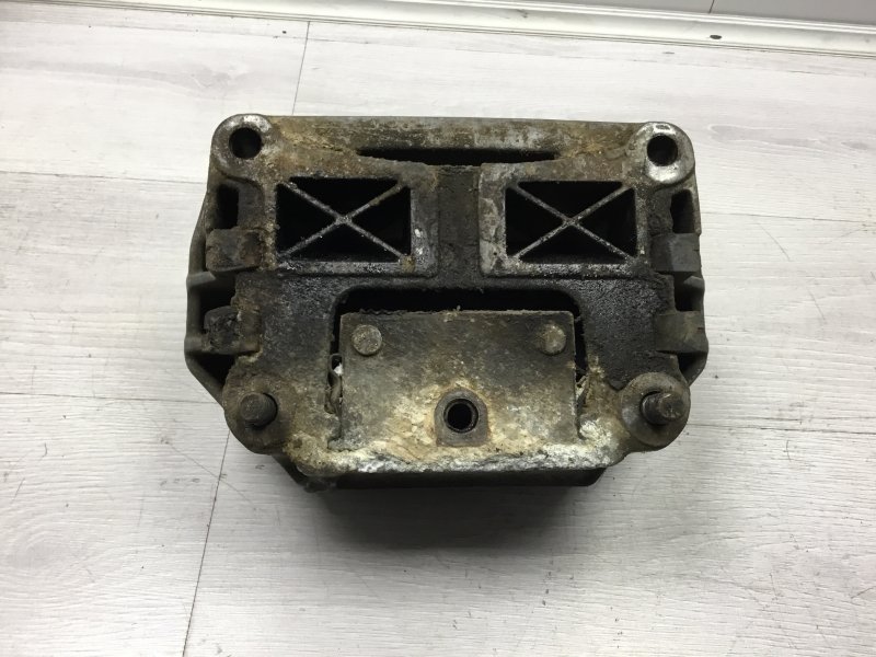 Подушка кпп правая Scania L124 12 2000