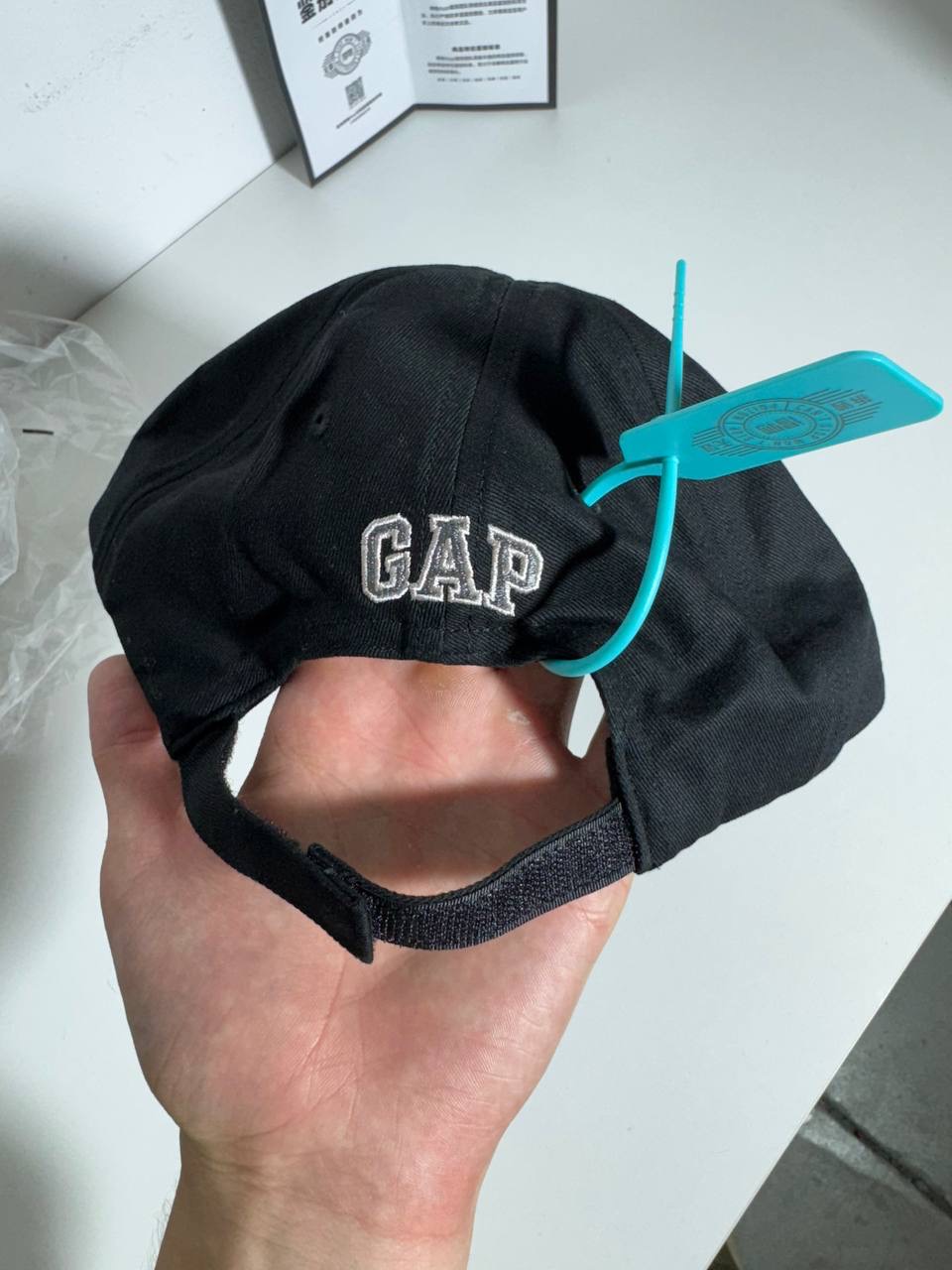 Бейсболка Yeezy Gap