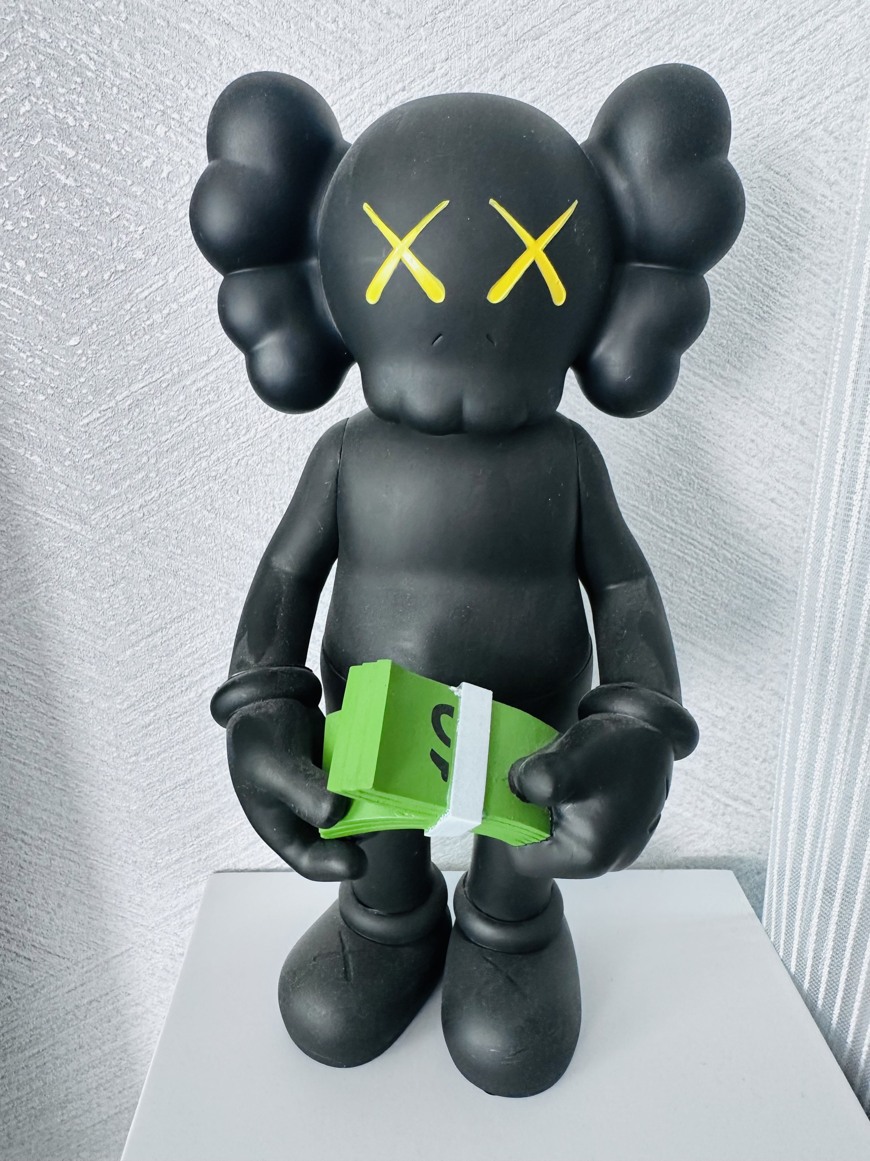 Игрушка Kaws Cash