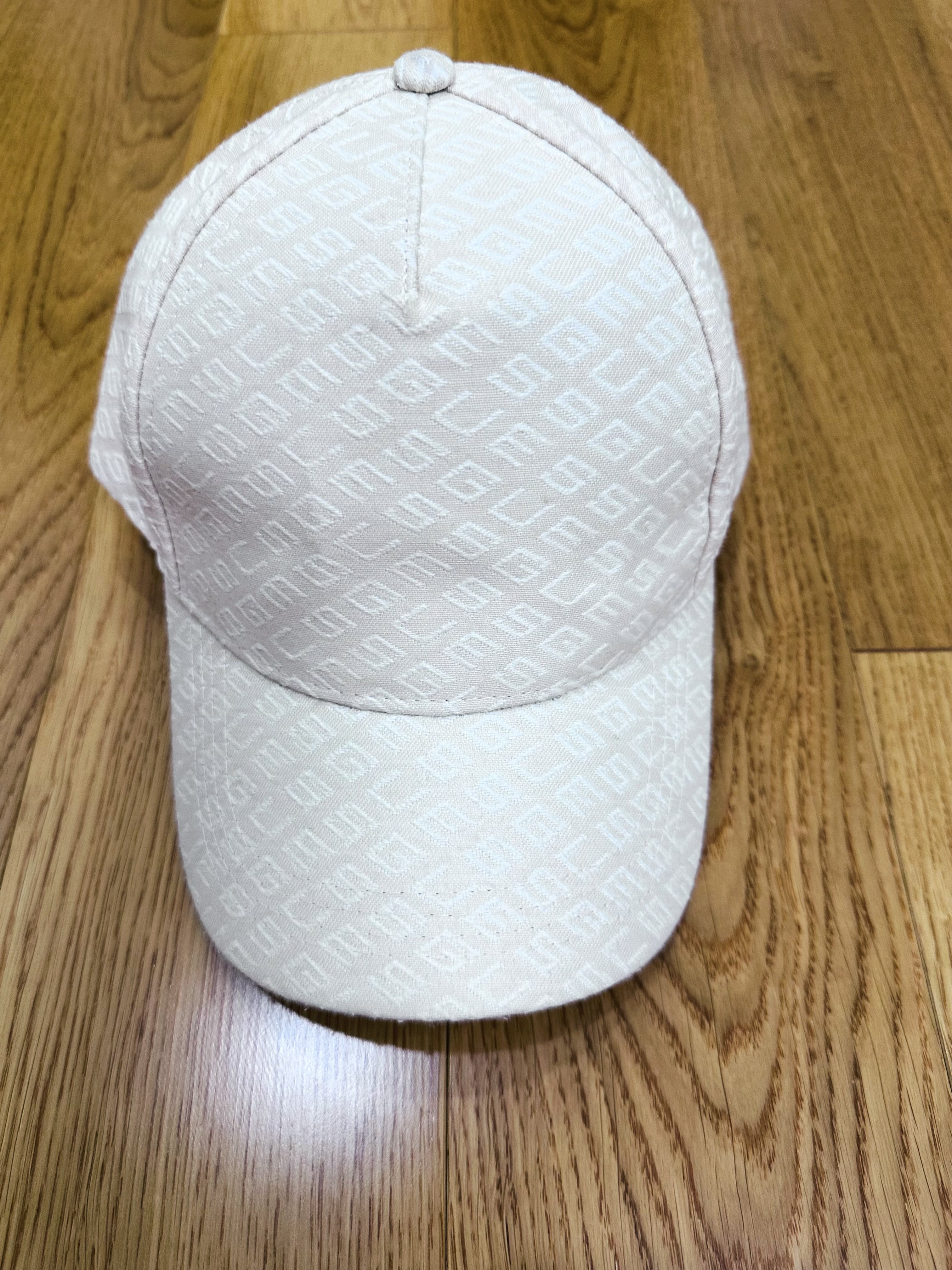 Бейсболка женская Guess