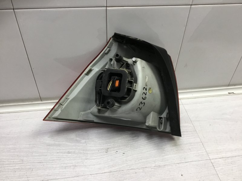 Фонарь правый VOLKSWAGEN GOLF ХЭТЧБЕК BGU 2005